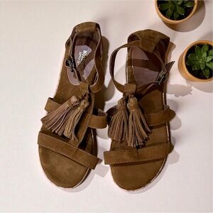 Mossimo faux suede brown Sandals with tassels Sz 8.5